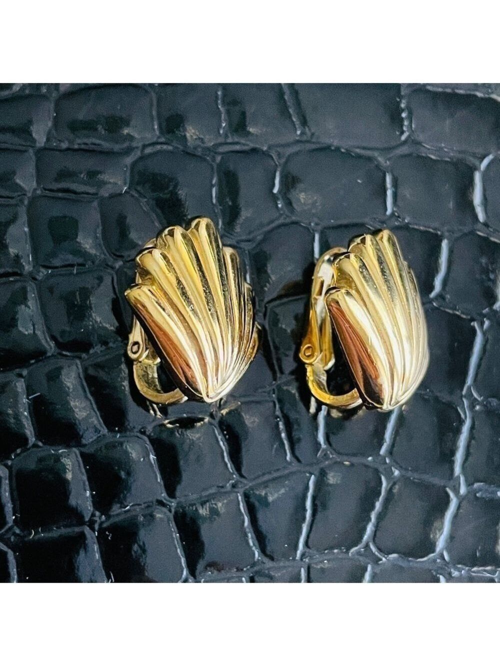 Crown Trifari Vintage Gold Plated Sea Shell Statement Nautical Clip On E… - Picture 4 of 15